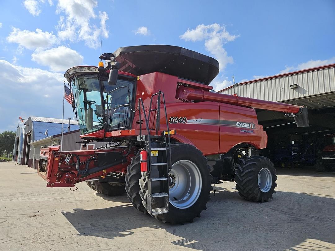 Image of Case IH 8240 Primary image