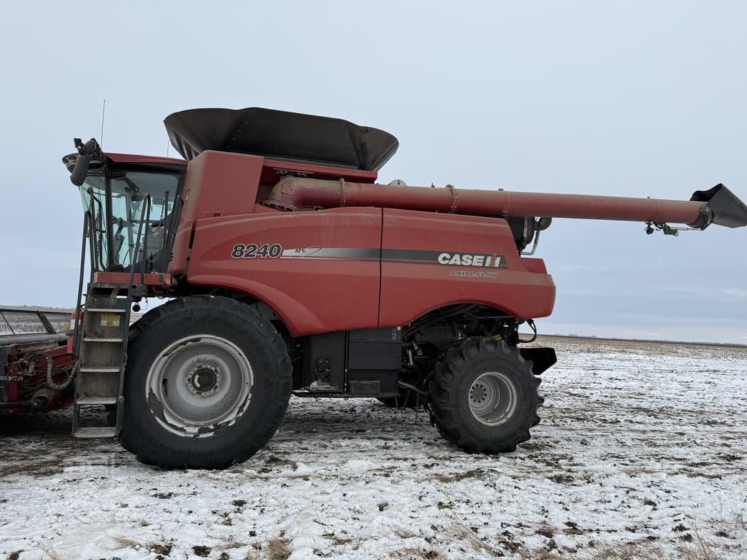 Image of Case IH 8240 Primary image
