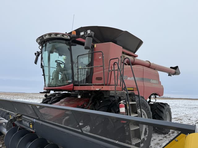 Image of Case IH 8240 equipment image 1