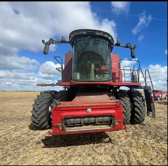 Image of Case IH 8240 equipment image 2