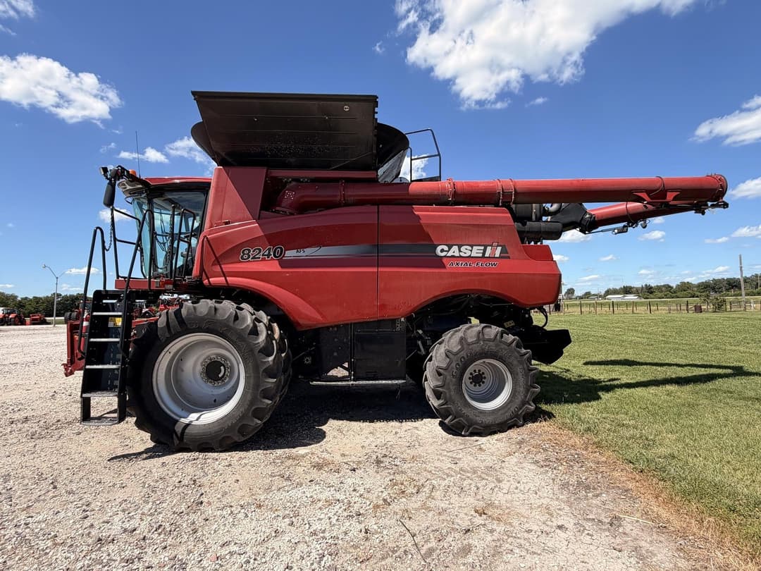Image of Case IH 8240 Primary image
