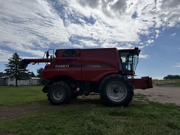 Image of Case IH 8240 equipment image 1