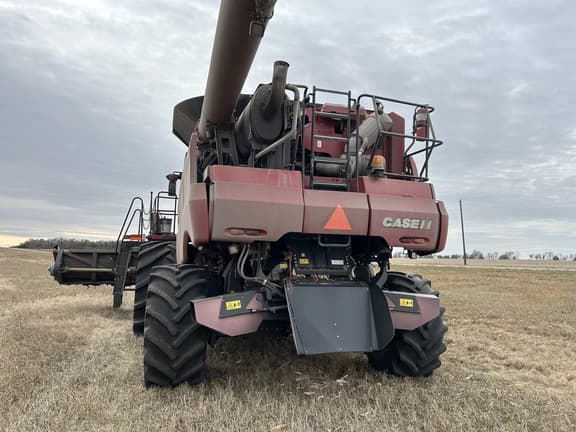 Image of Case IH 8240 equipment image 3