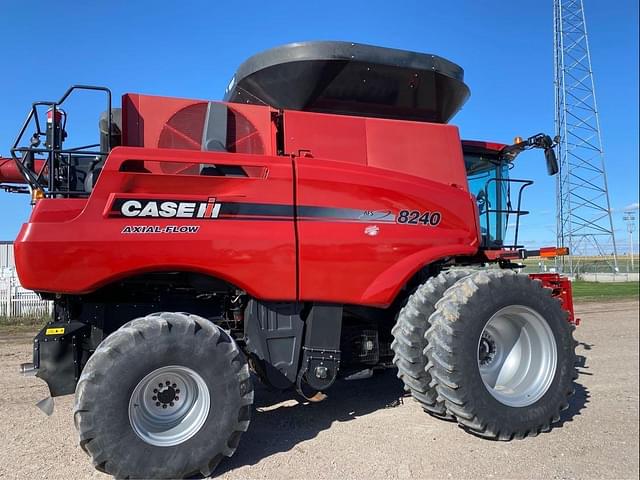 Image of Case IH 8240 equipment image 2