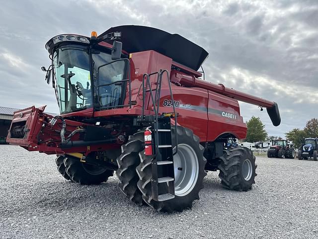 Image of Case IH 8240 equipment image 2