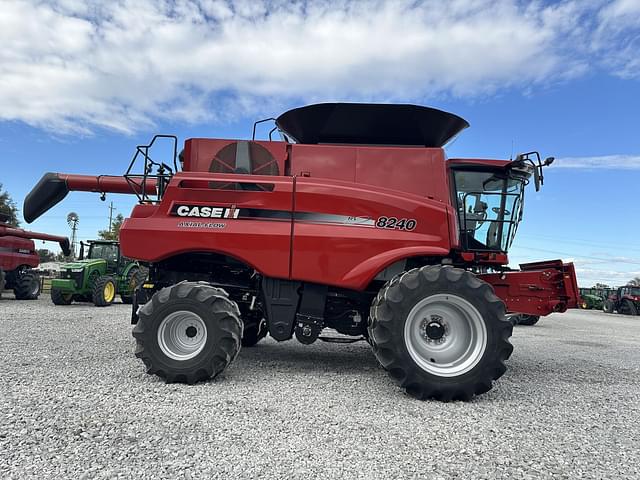 Image of Case IH 8240 equipment image 1