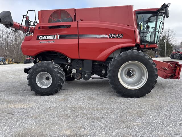 Image of Case IH 8240 equipment image 1
