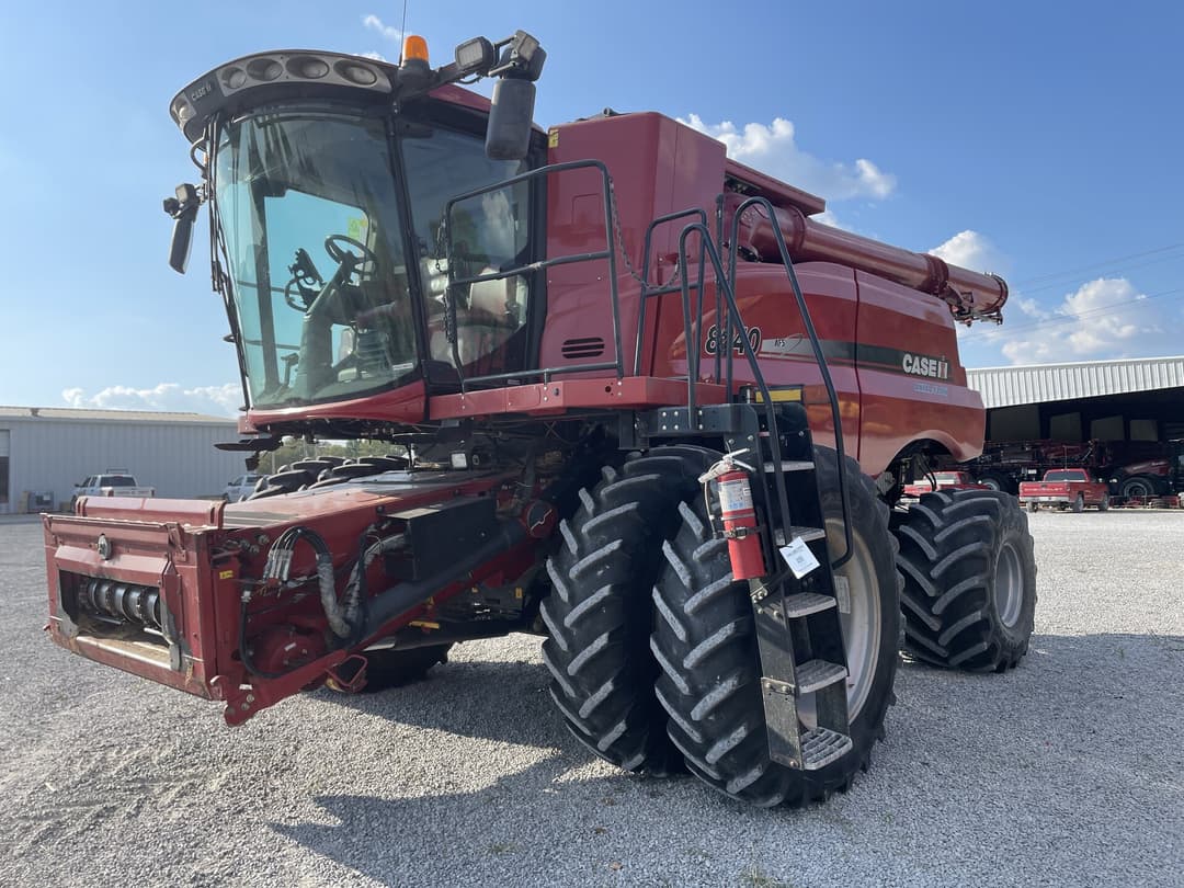 Image of Case IH 8240 Image 0