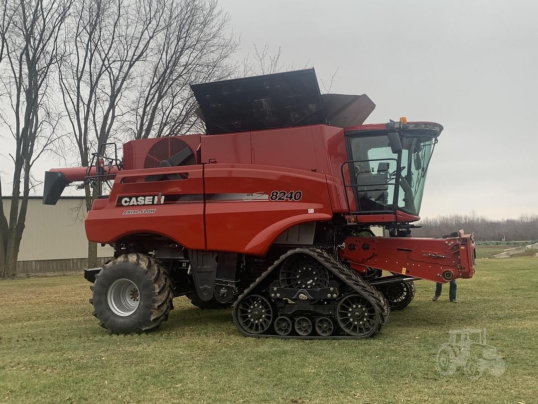 Image of Case IH 8240 Primary image