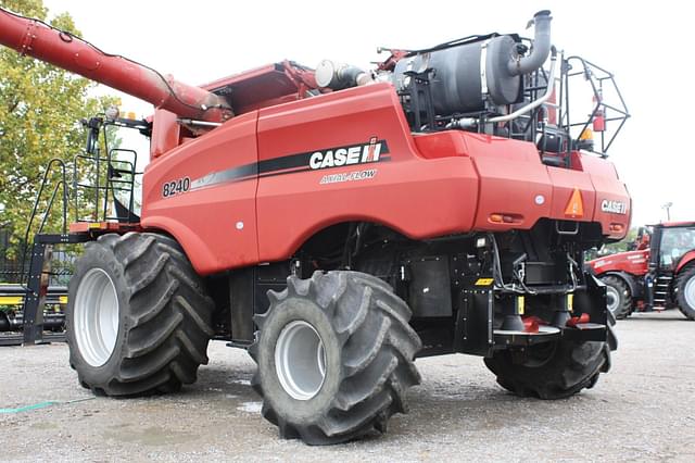 Image of Case IH 8240 equipment image 3