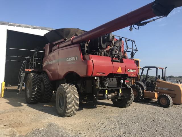 Image of Case IH 8240 equipment image 4