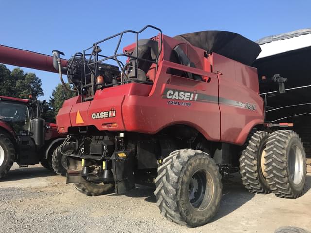 Image of Case IH 8240 equipment image 2