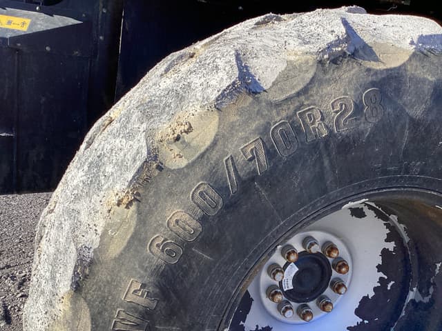 Image of Case IH 8240 equipment image 4