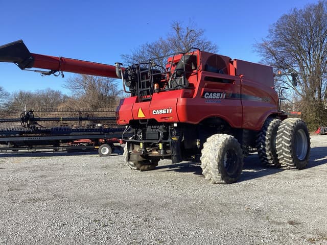 Image of Case IH 8240 equipment image 2