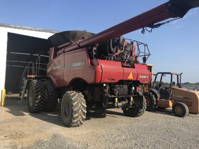 Image of Case IH 8240 equipment image 4
