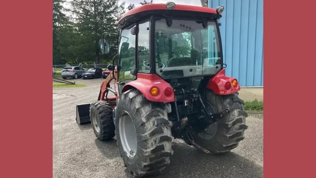 Image of Case IH Farmall 40C equipment image 4
