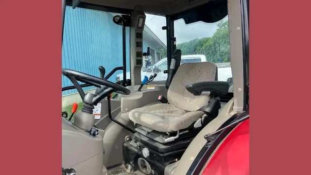Image of Case IH Farmall 40C equipment image 3