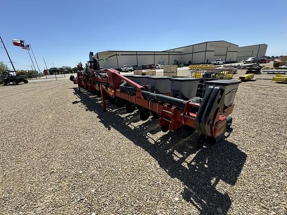 Image of Case IH 1235 equipment image 2