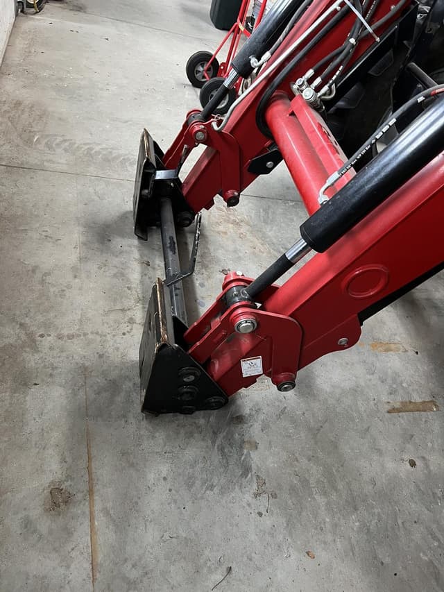 Image of Case IH Farmall 100C equipment image 2