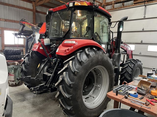 Image of Case IH Farmall 100C equipment image 4