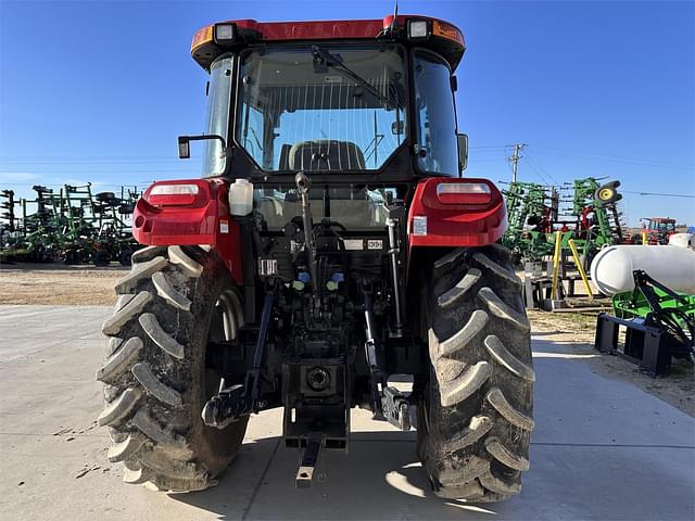 Image of Case IH Farmall 100C equipment image 3