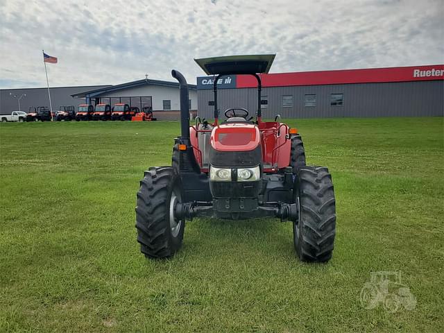 Image of Case IH Farmall 100C equipment image 2