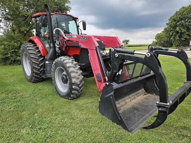 Image of Case IH Farmall 140A equipment image 1