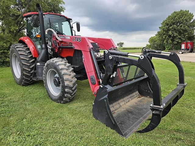 Image of Case IH Farmall 140A equipment image 2