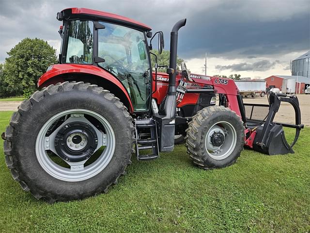 Image of Case IH Farmall 140A equipment image 4