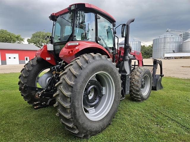 Image of Case IH Farmall 140A equipment image 3