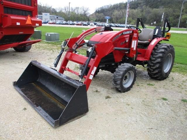 Image of Case IH Farmall 35A equipment image 4