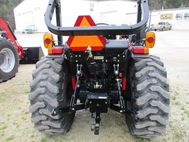 Image of Case IH Farmall 35A equipment image 3