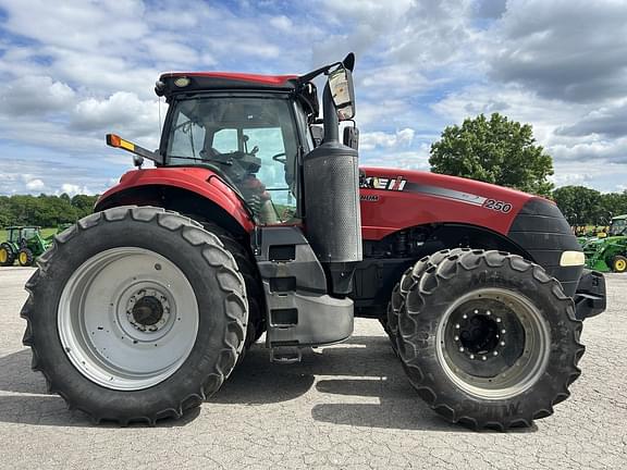 Image of Case IH Magnum 250 equipment image 4