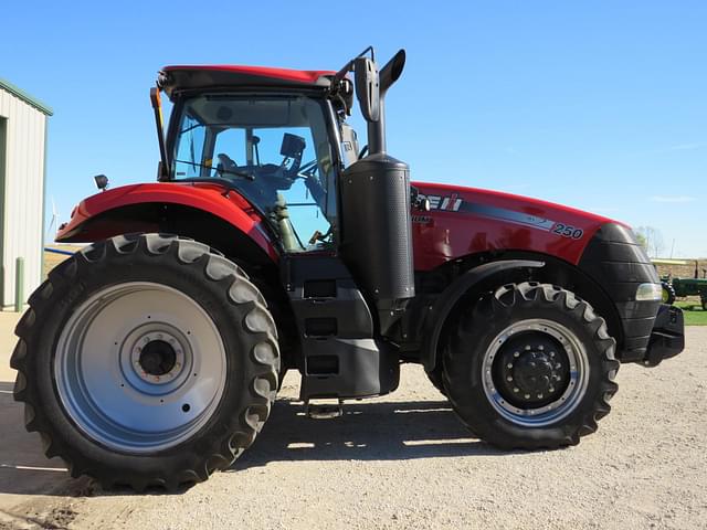 Image of Case IH Magnum 250 equipment image 2