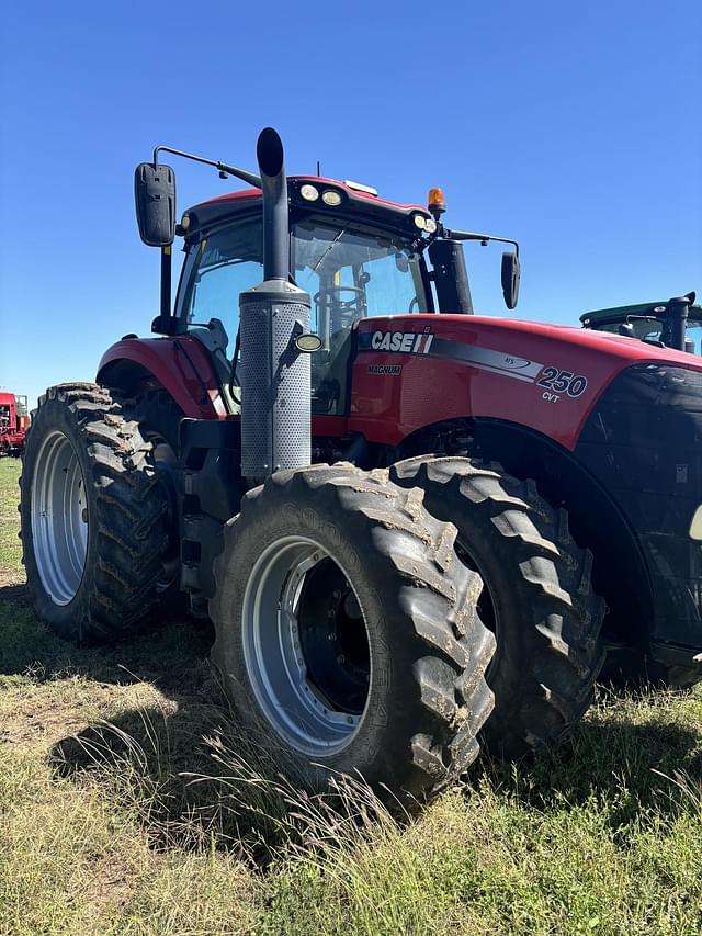 Image of Case IH Magnum 250 CVT equipment image 2