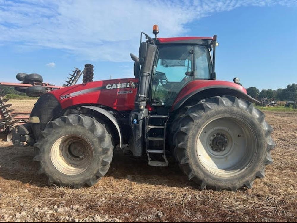 2016 Case IH Magnum 310 Equipment Image0