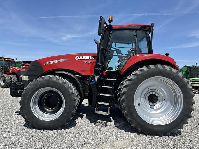 Image of Case IH Magnum 310 equipment image 2