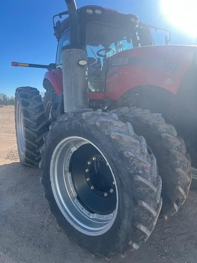 Image of Case IH Magnum 340 equipment image 4