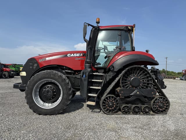 Image of Case IH Magnum 340 Rowtrac equipment image 2