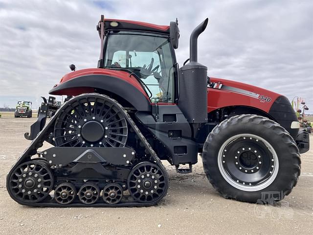 Image of Case IH Magnum 340 Rowtrac equipment image 2