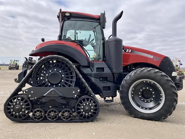 Image of Case IH Magnum 340 Rowtrac equipment image 2