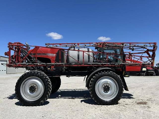 Image of Case IH Patriot 3240 equipment image 3