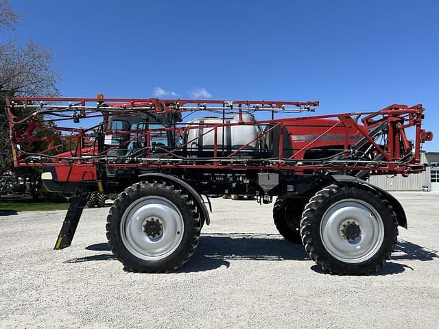 Image of Case IH Patriot 3240 equipment image 2