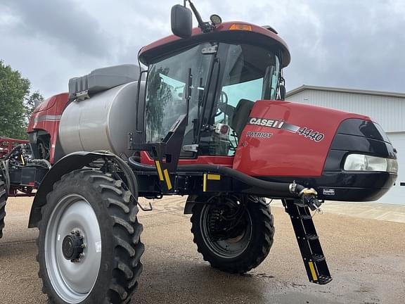 Image of Case IH Patriot 4440 equipment image 1