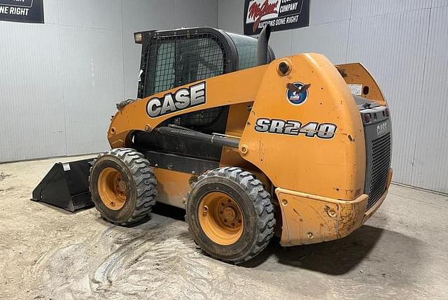 Image of Case SR240 equipment image 2