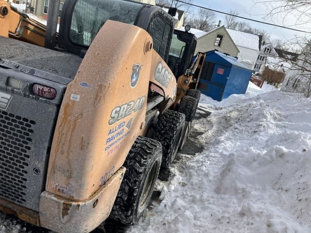 Image of Case SR240B equipment image 2