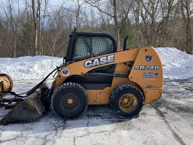 Image of Case SR240B equipment image 4