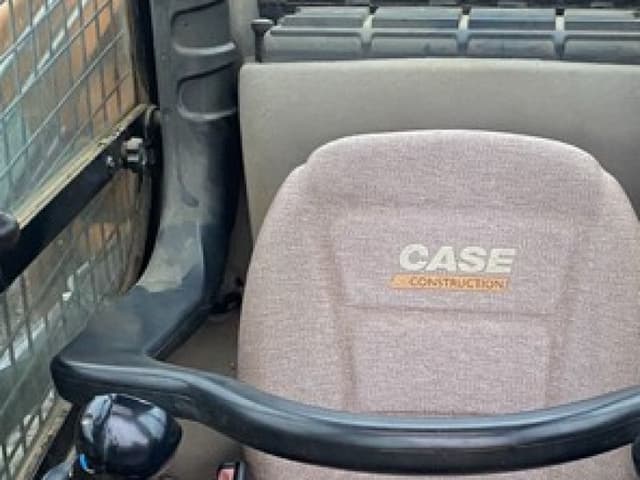 Image of Case TR270B equipment image 2