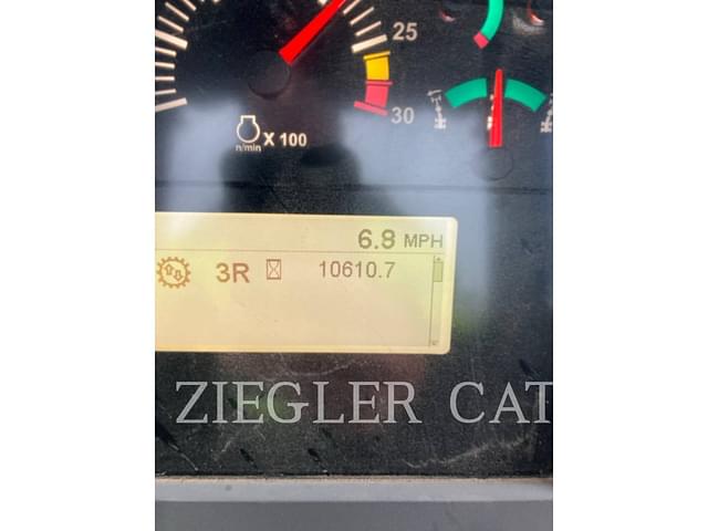 Image of Caterpillar 12M3 AWD equipment image 4