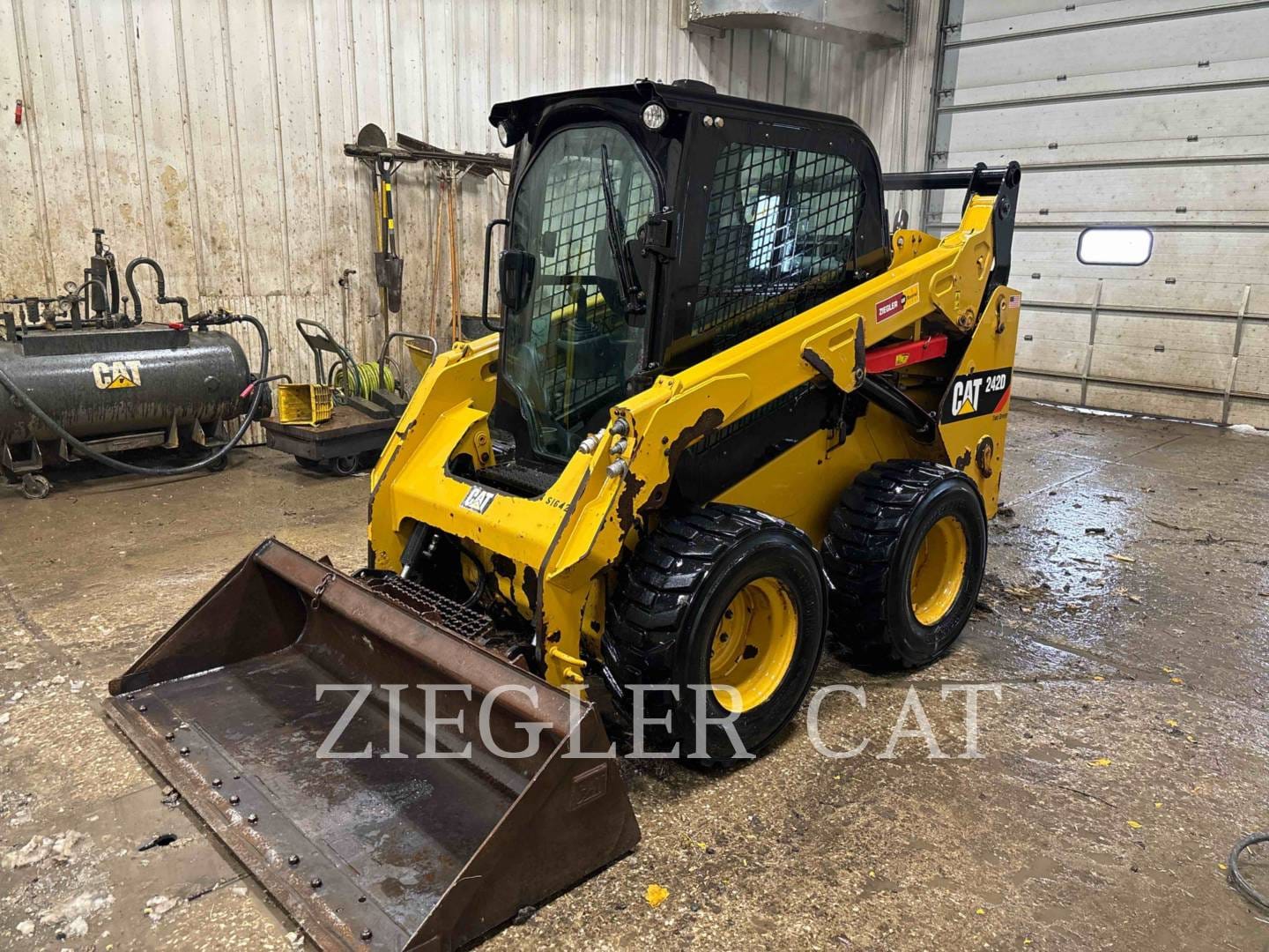 Main image Caterpillar 242D